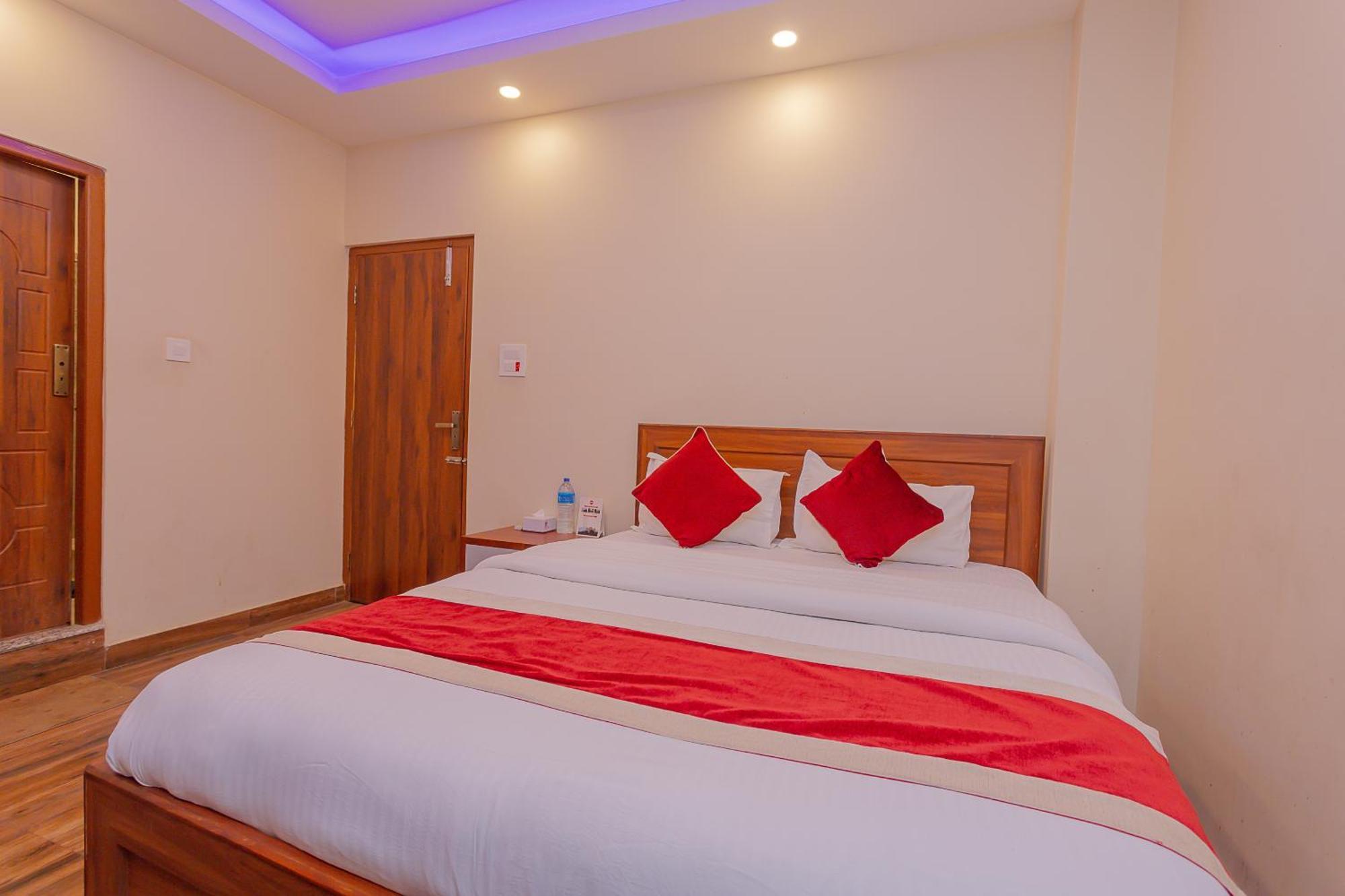 Oyo 799 Hotel Tik Tok Pvt Ltd. カトマンズ エクステリア 写真