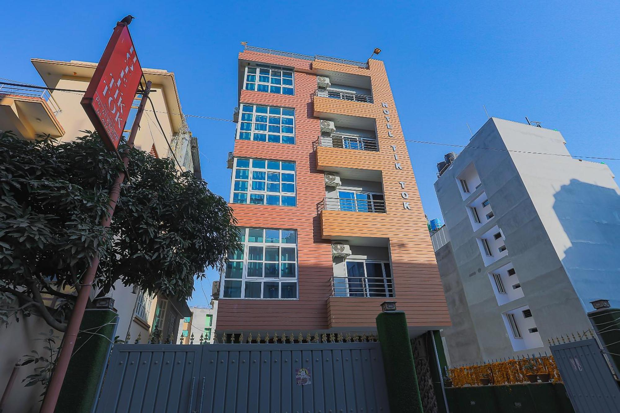 Oyo 799 Hotel Tik Tok Pvt Ltd. カトマンズ エクステリア 写真