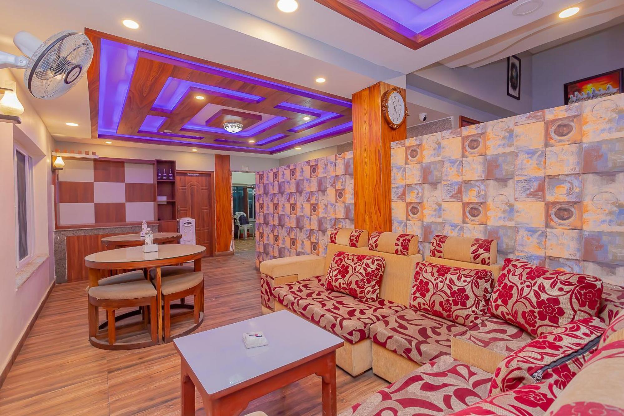 Oyo 799 Hotel Tik Tok Pvt Ltd. カトマンズ エクステリア 写真