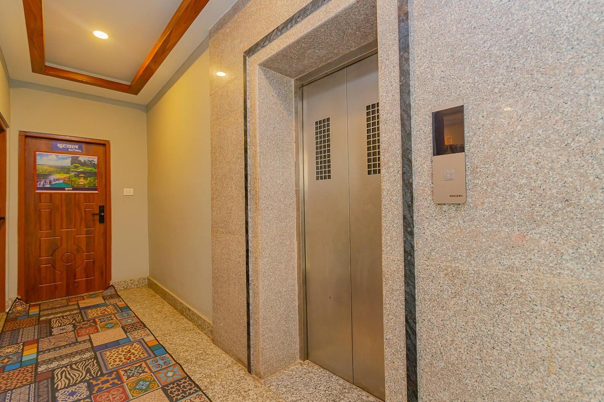 Oyo 799 Hotel Tik Tok Pvt Ltd. カトマンズ エクステリア 写真