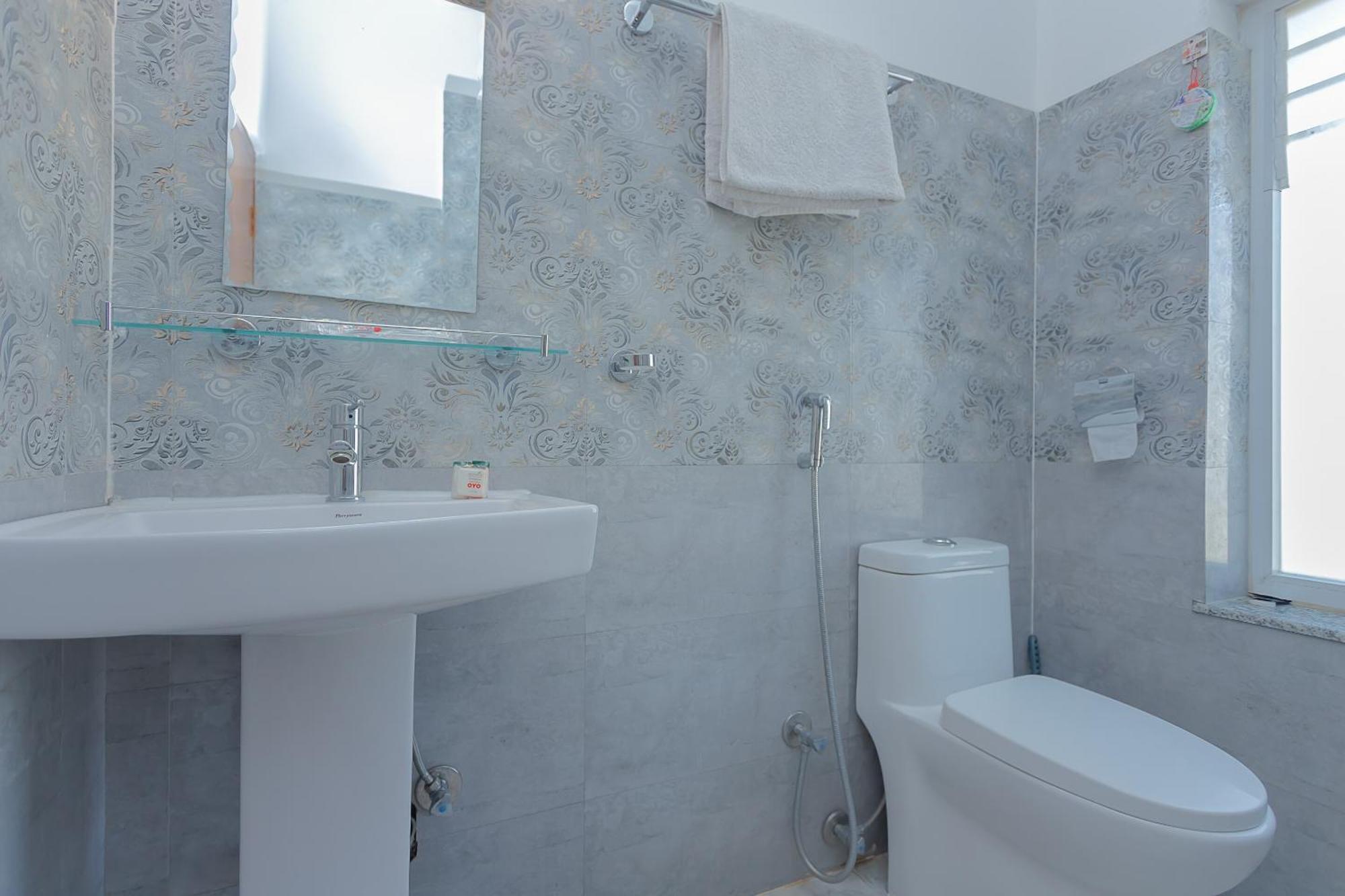 Oyo 799 Hotel Tik Tok Pvt Ltd. カトマンズ エクステリア 写真
