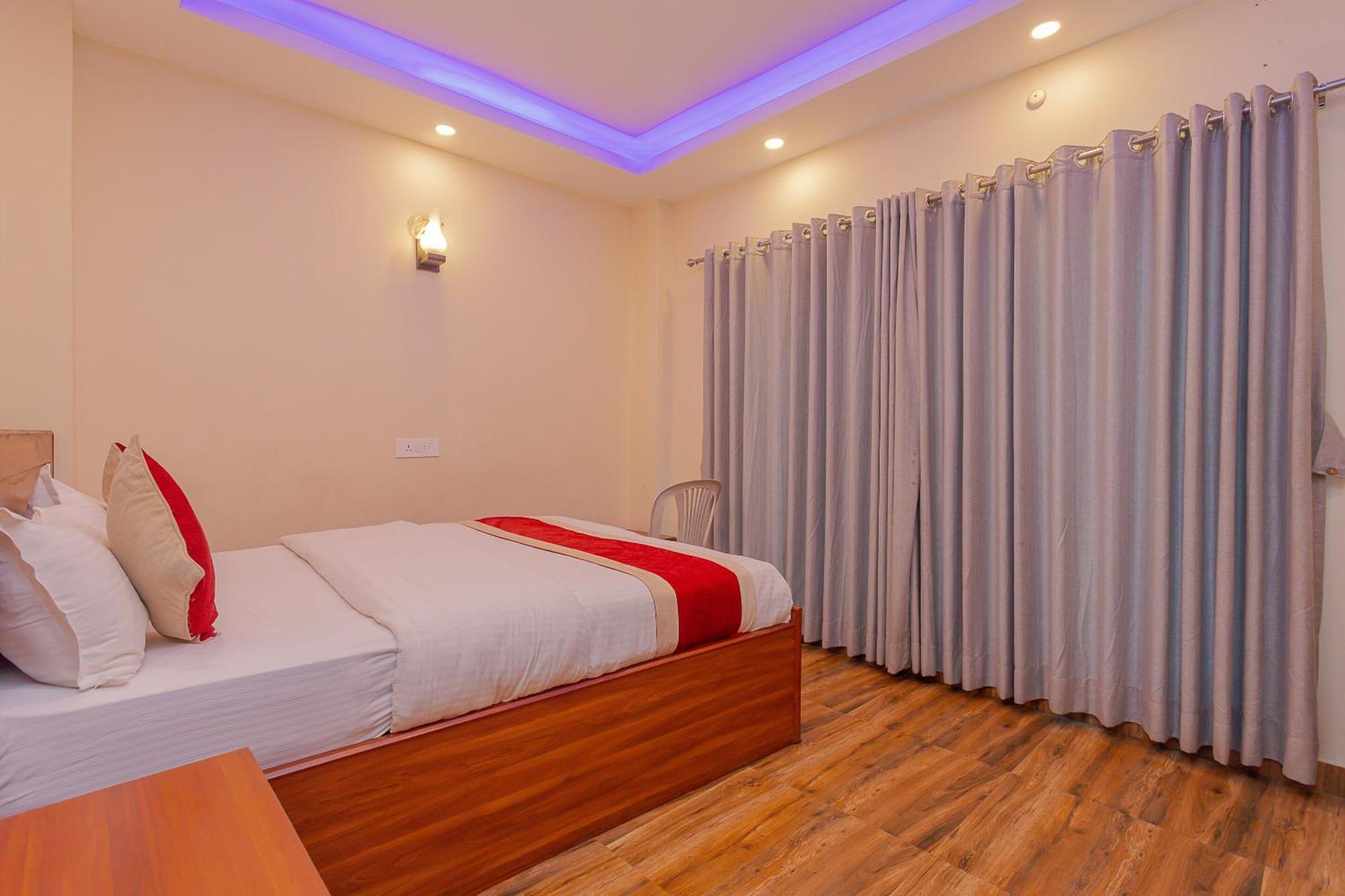 Oyo 799 Hotel Tik Tok Pvt Ltd. カトマンズ エクステリア 写真
