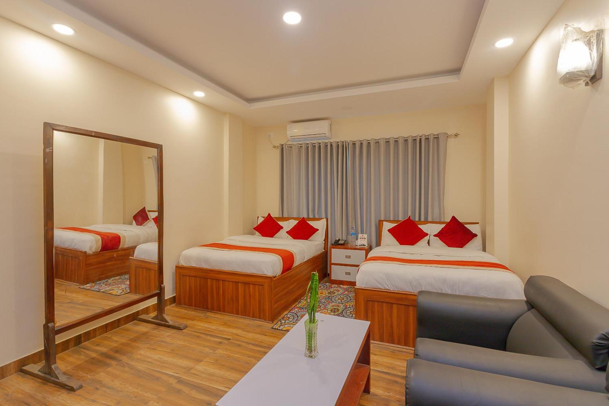 Oyo 799 Hotel Tik Tok Pvt Ltd. カトマンズ エクステリア 写真