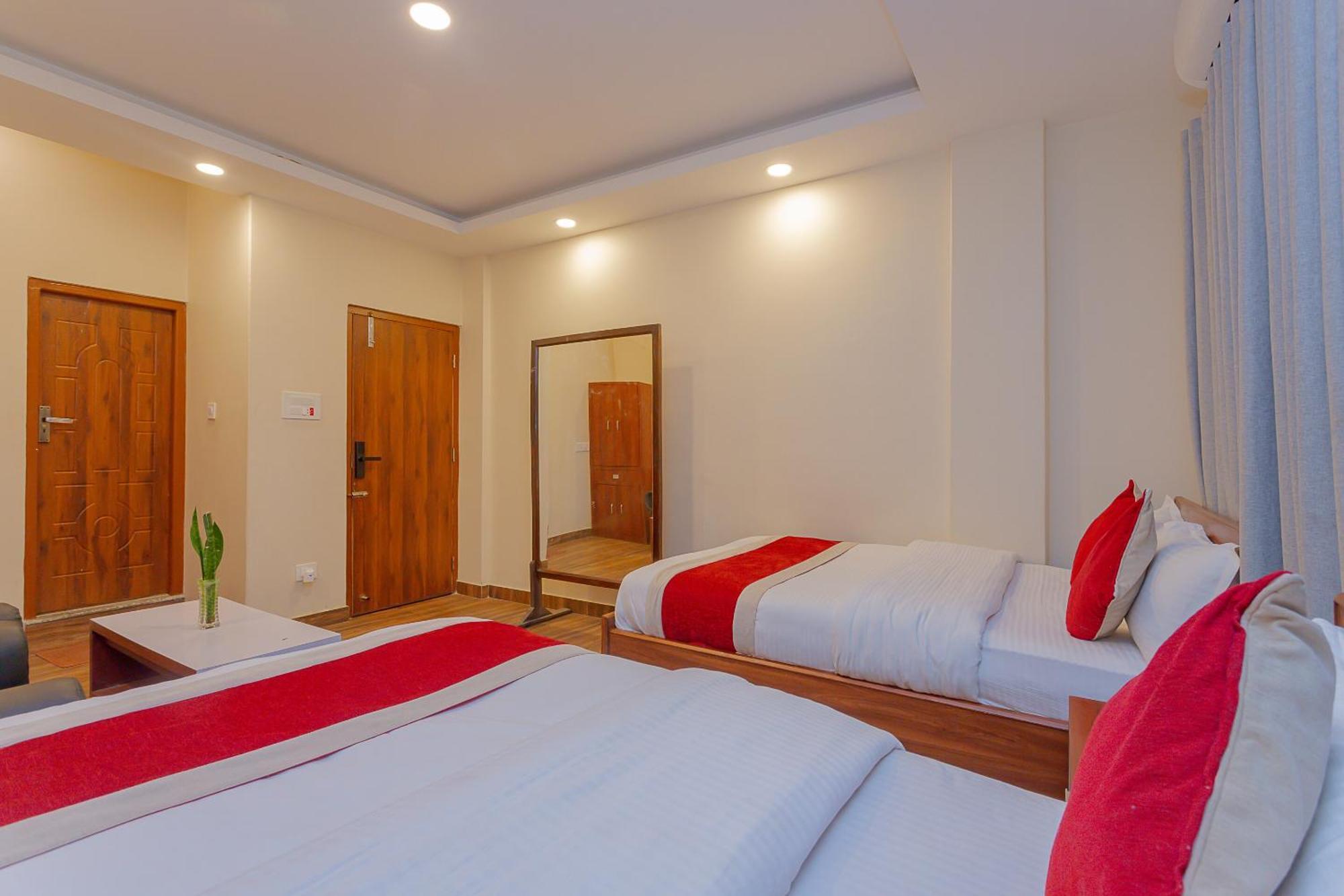 Oyo 799 Hotel Tik Tok Pvt Ltd. カトマンズ エクステリア 写真