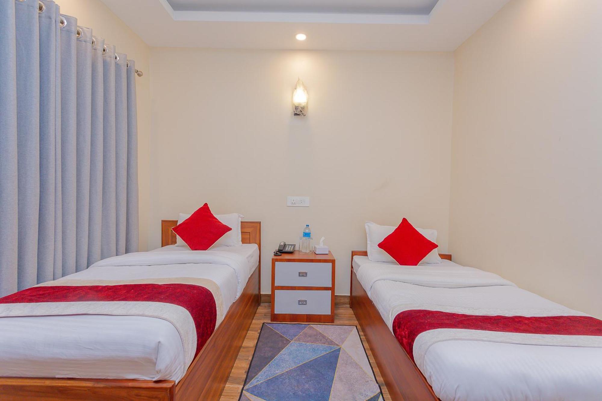 Oyo 799 Hotel Tik Tok Pvt Ltd. カトマンズ エクステリア 写真