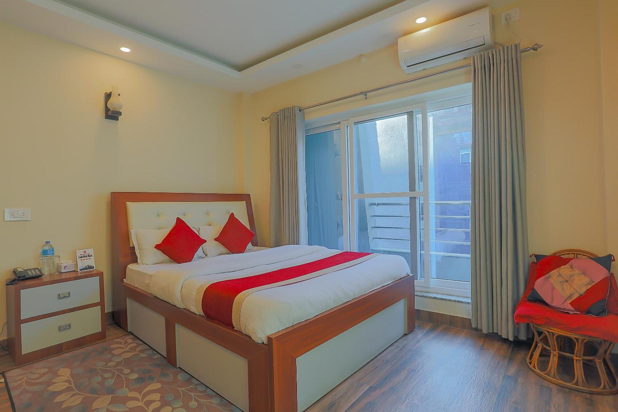 Oyo 799 Hotel Tik Tok Pvt Ltd. カトマンズ エクステリア 写真