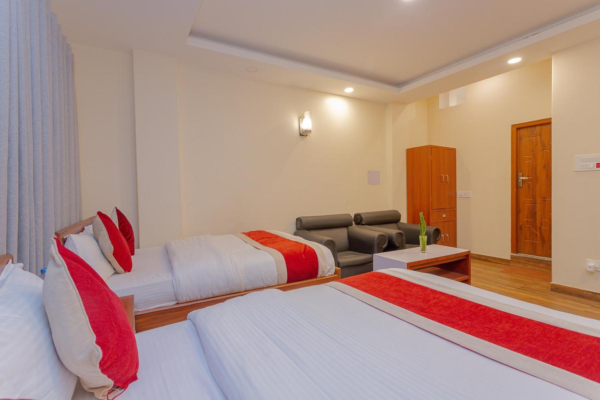 Oyo 799 Hotel Tik Tok Pvt Ltd. カトマンズ エクステリア 写真
