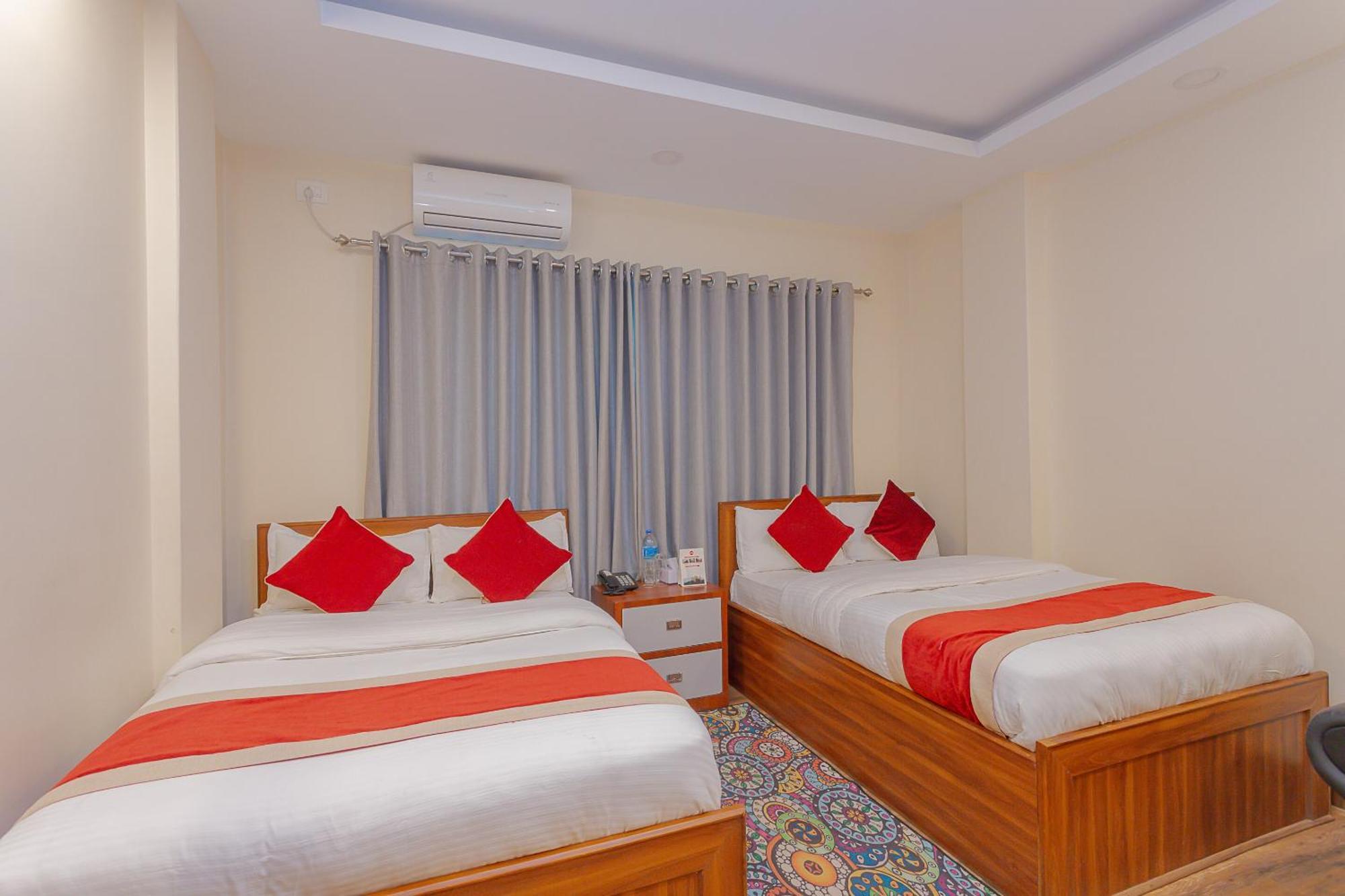 Oyo 799 Hotel Tik Tok Pvt Ltd. カトマンズ エクステリア 写真