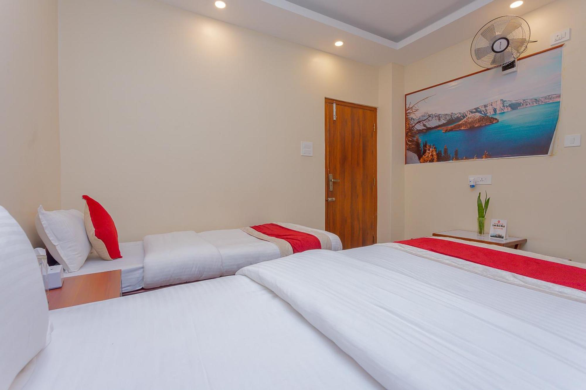 Oyo 799 Hotel Tik Tok Pvt Ltd. カトマンズ エクステリア 写真