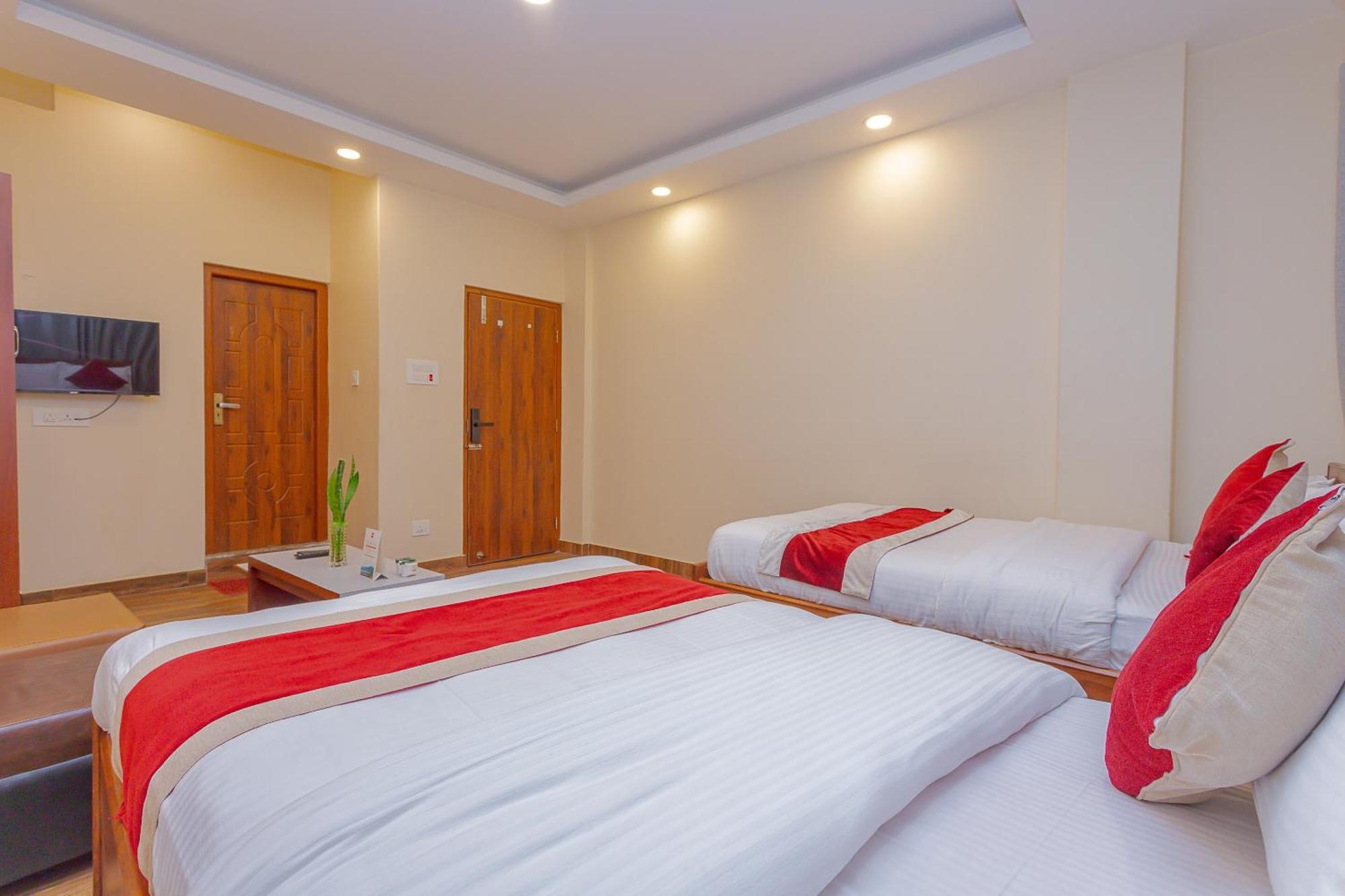 Oyo 799 Hotel Tik Tok Pvt Ltd. カトマンズ エクステリア 写真