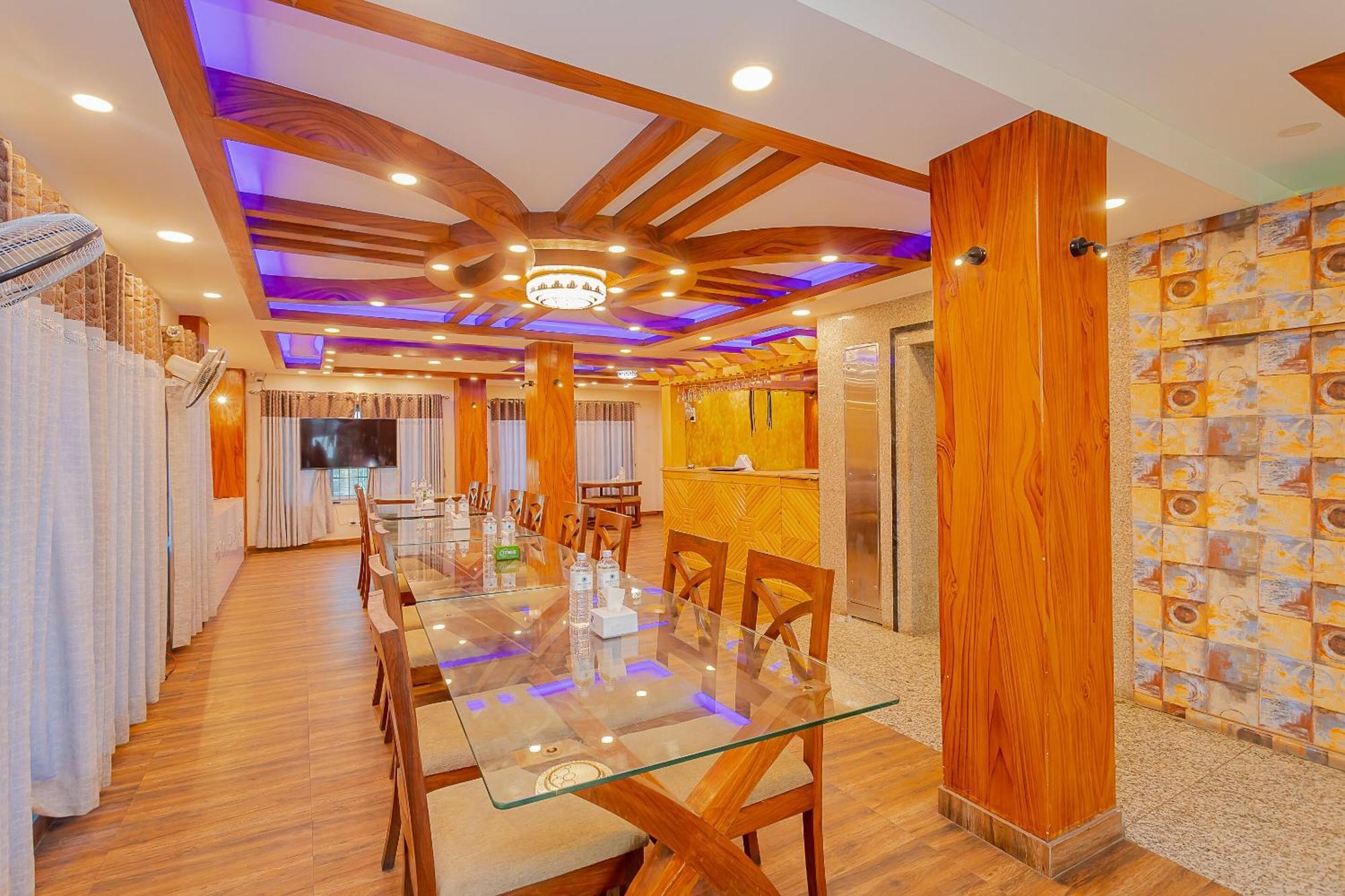 Oyo 799 Hotel Tik Tok Pvt Ltd. カトマンズ エクステリア 写真
