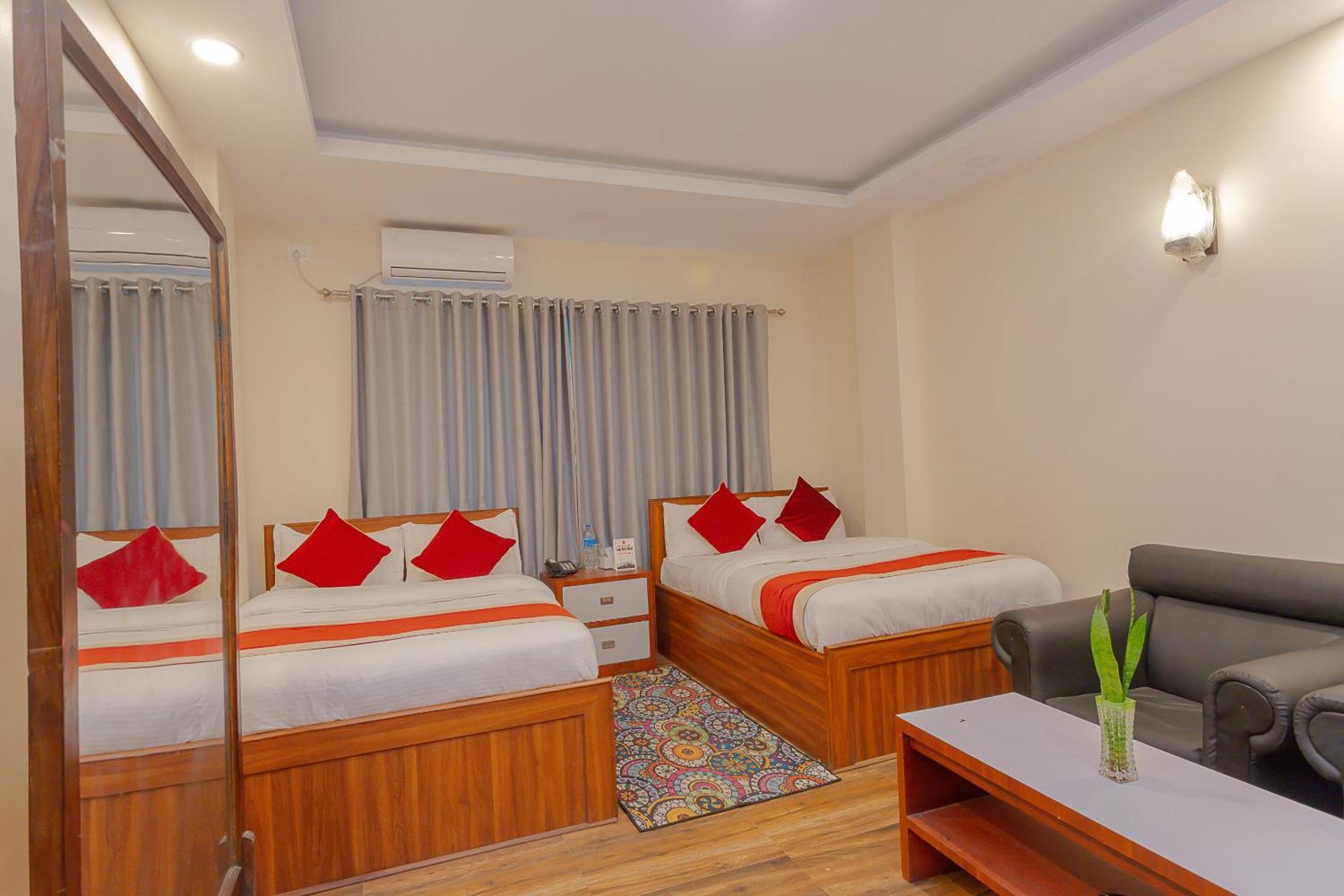 Oyo 799 Hotel Tik Tok Pvt Ltd. カトマンズ エクステリア 写真