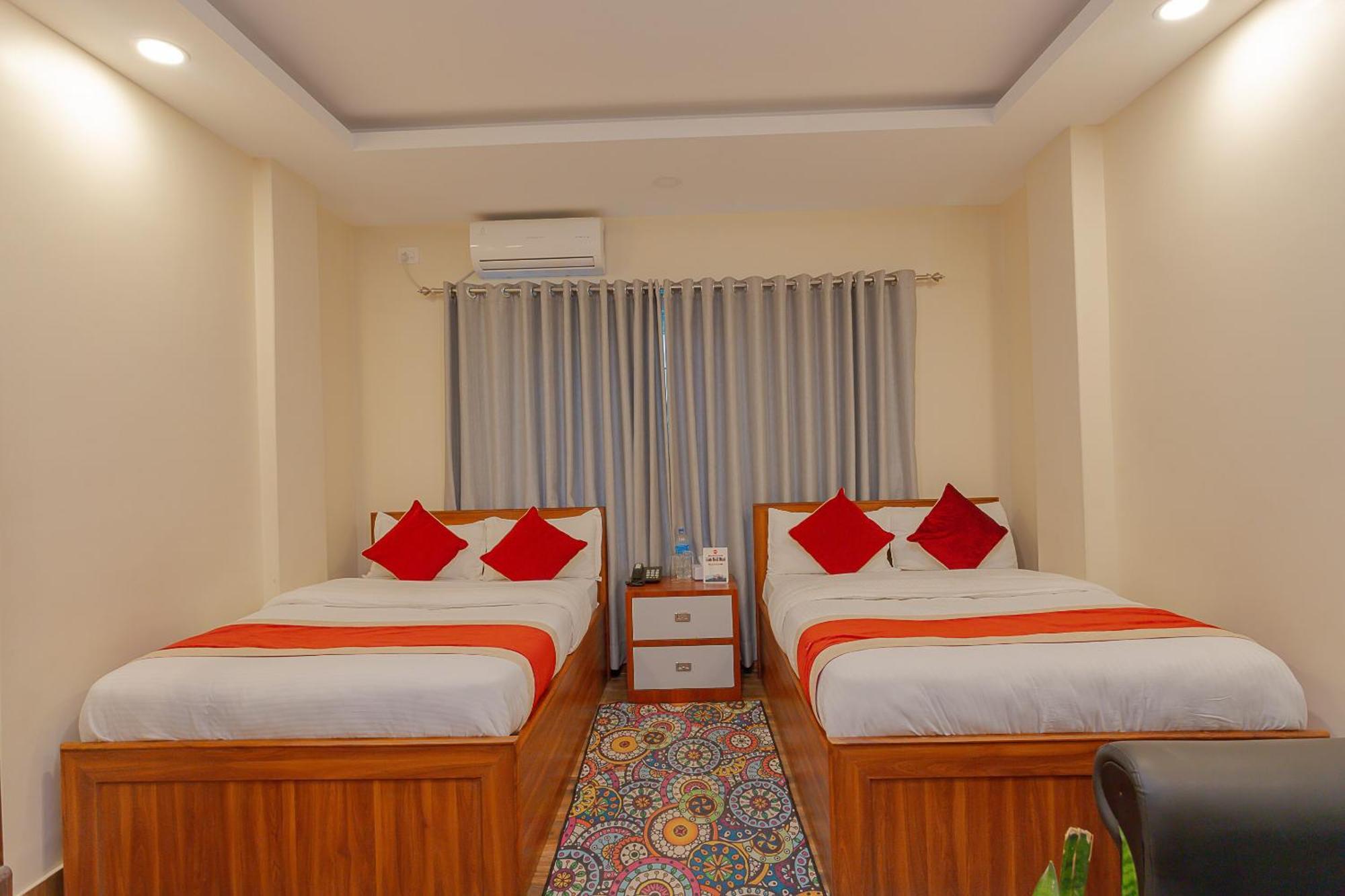 Oyo 799 Hotel Tik Tok Pvt Ltd. カトマンズ エクステリア 写真