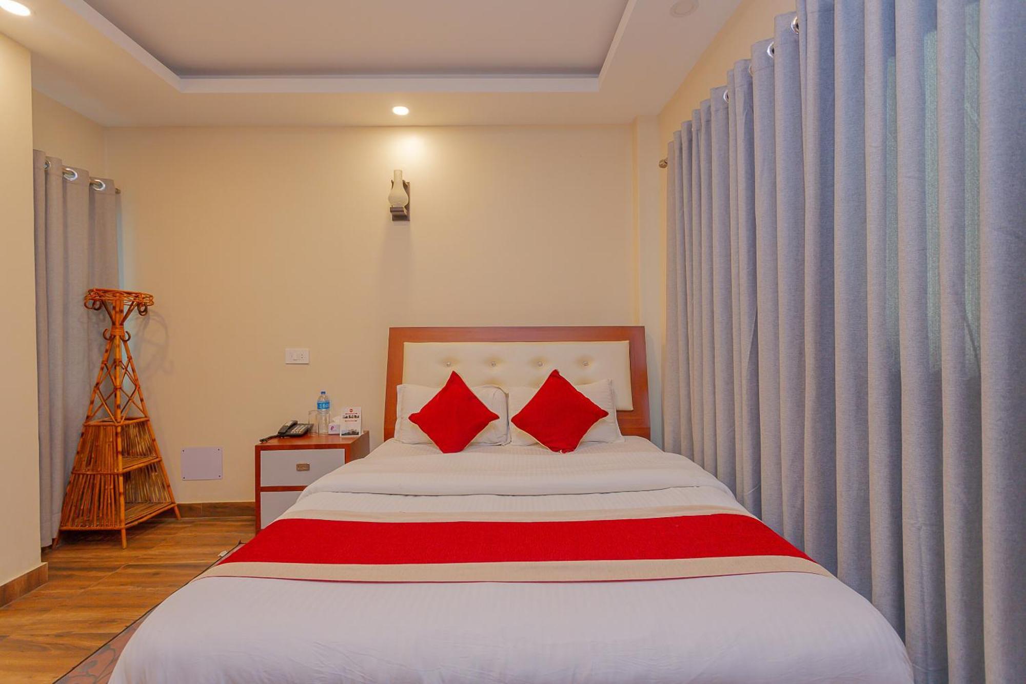 Oyo 799 Hotel Tik Tok Pvt Ltd. カトマンズ エクステリア 写真