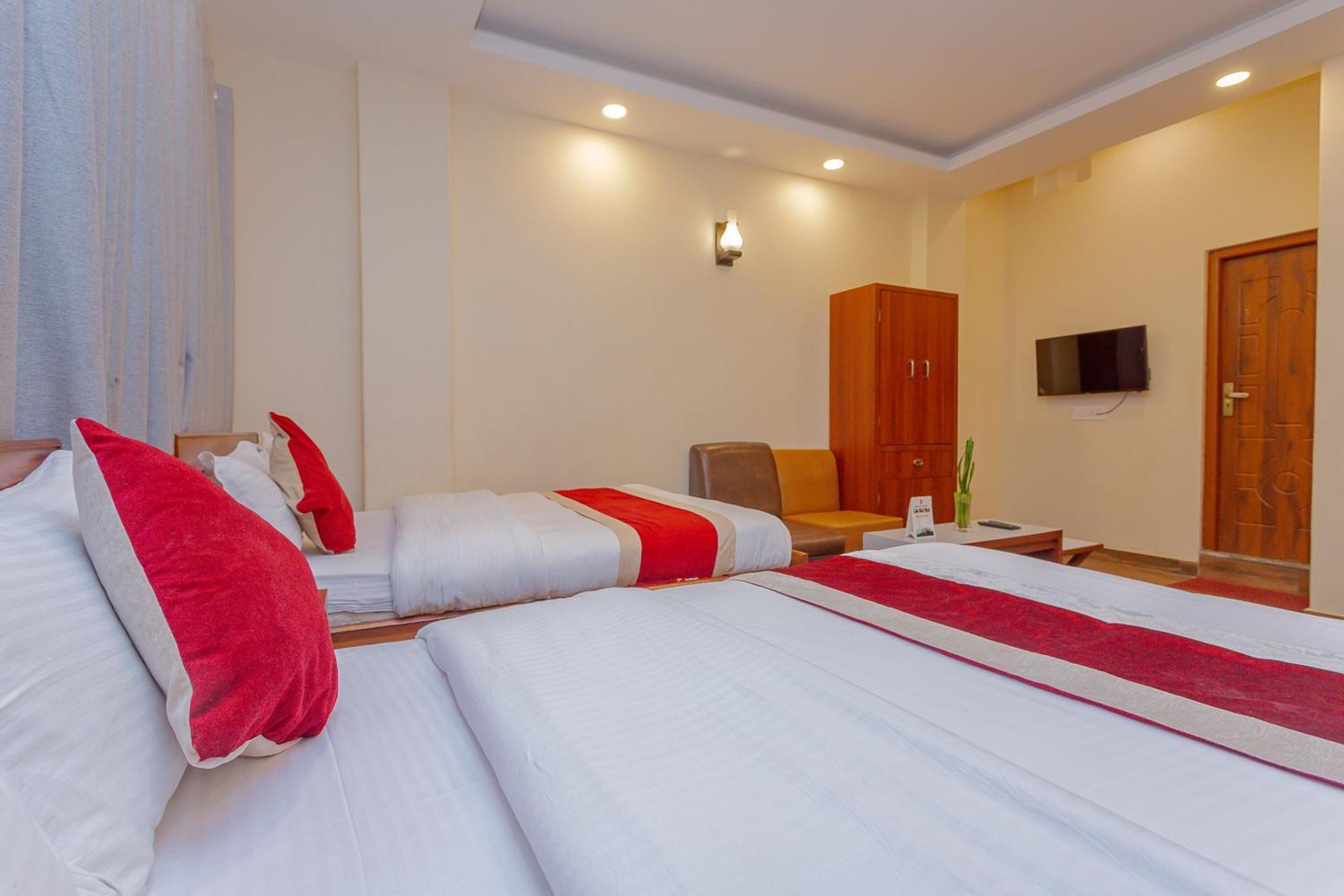 Oyo 799 Hotel Tik Tok Pvt Ltd. カトマンズ エクステリア 写真