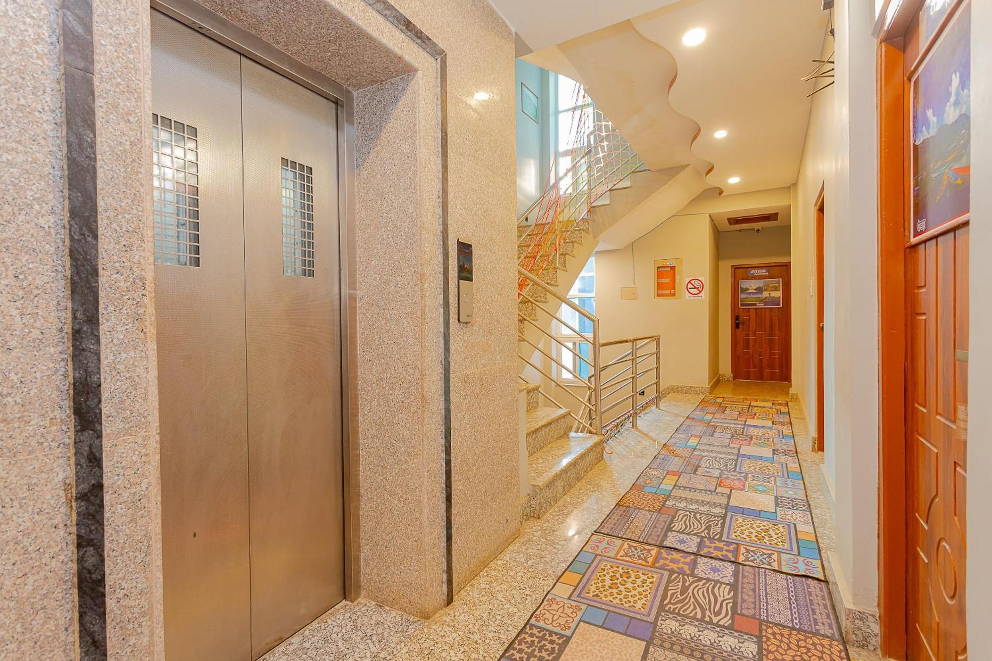Oyo 799 Hotel Tik Tok Pvt Ltd. カトマンズ エクステリア 写真