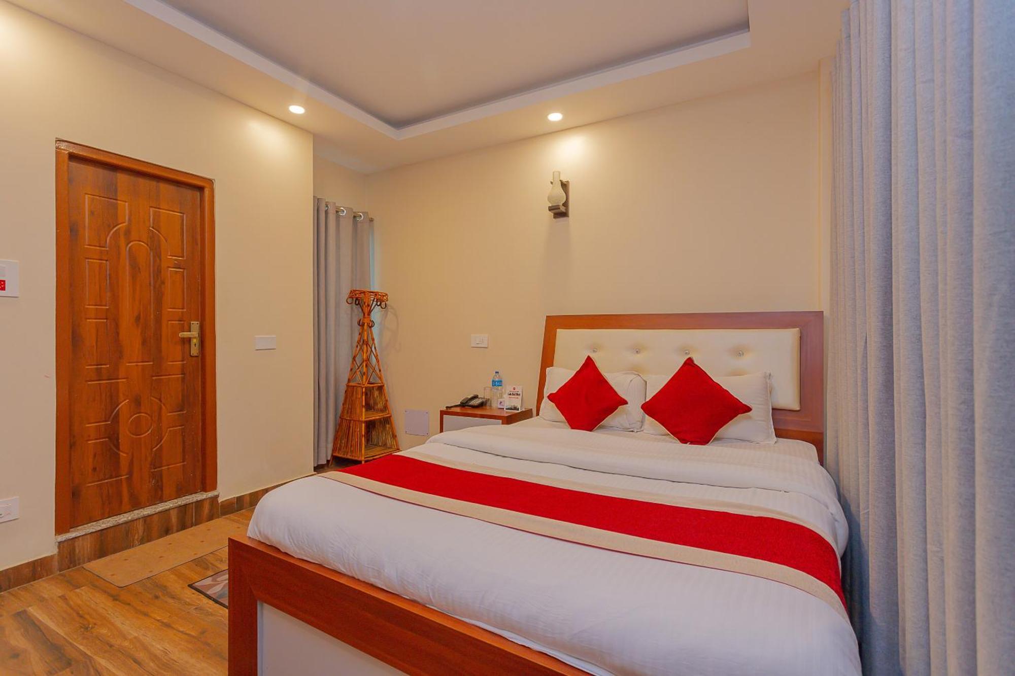 Oyo 799 Hotel Tik Tok Pvt Ltd. カトマンズ エクステリア 写真