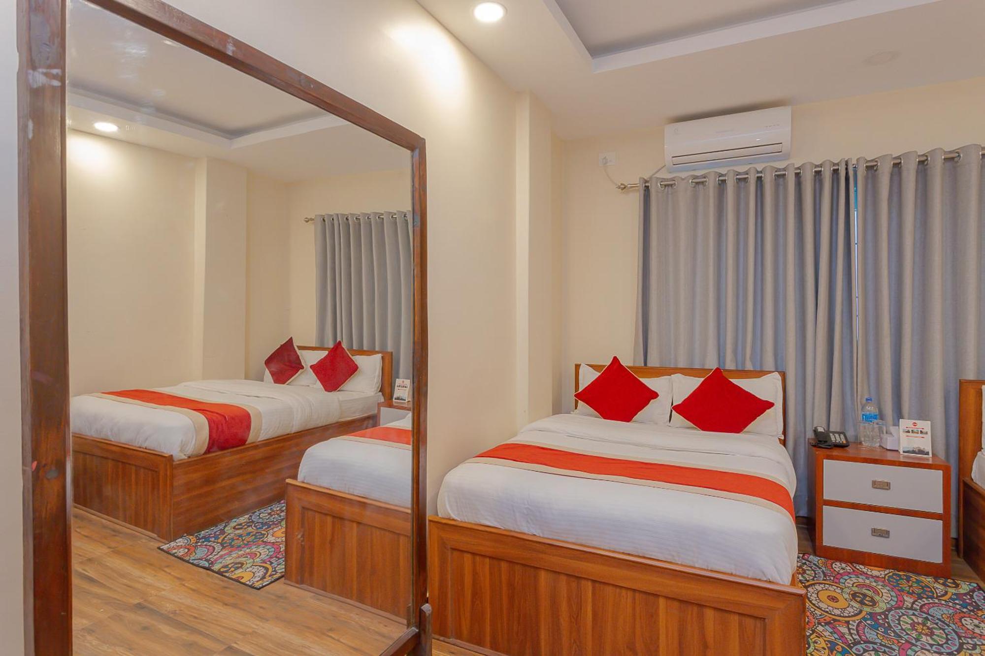 Oyo 799 Hotel Tik Tok Pvt Ltd. カトマンズ エクステリア 写真